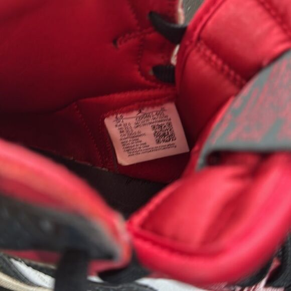 Nike Air Jordan’s, Womens 1 Retro High OG Satin Red, Size 6.5, like new! - Picture 8 of 10